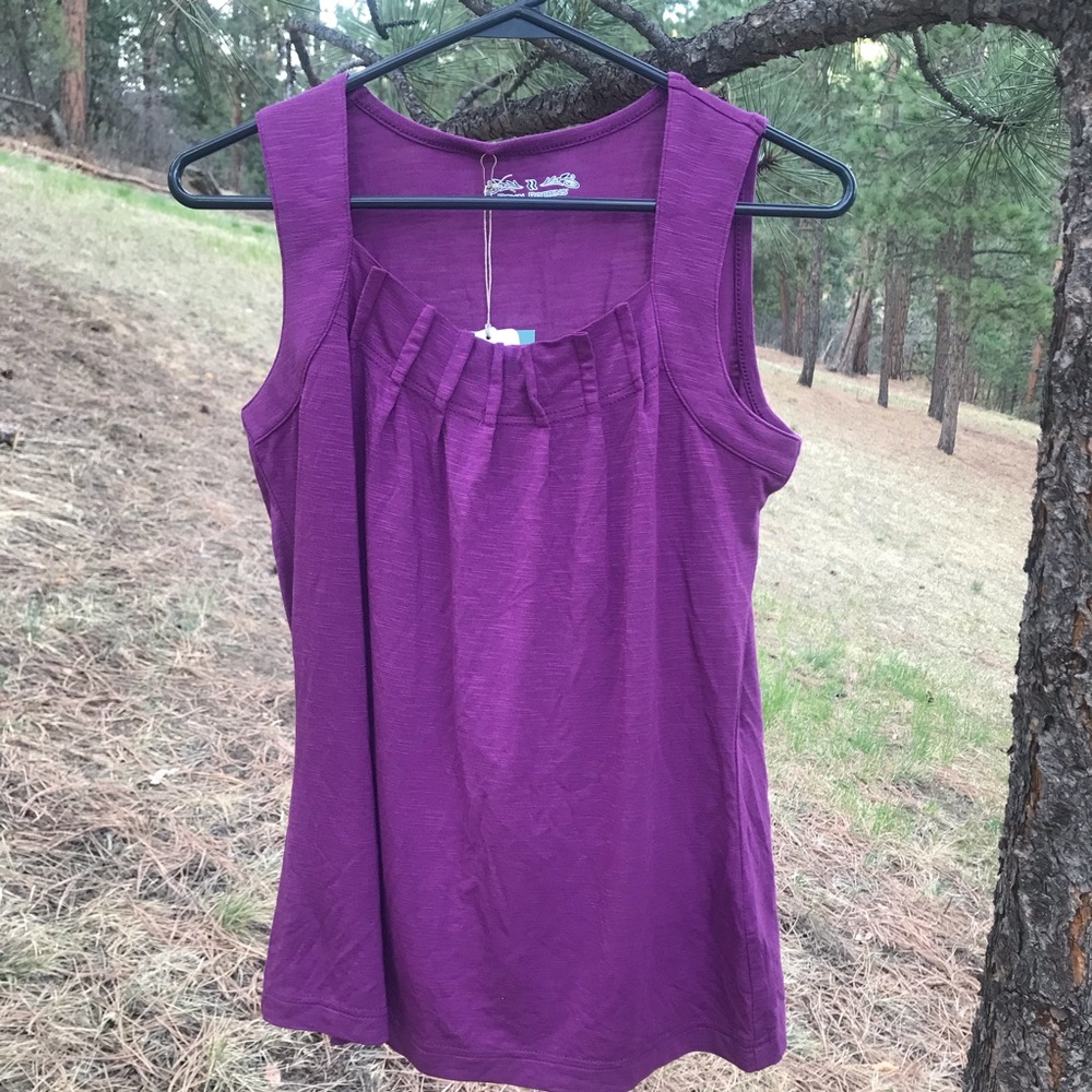 Royal Robbins Women’s Sleeveless Pleated Neck Tank Top